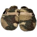 Vintage Havana  Women’s 6.5 Green Tan Multi Camouflage Ricky Fuzzy Fleece Clogs Photo 3