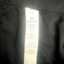 Lululemon NWOT  women’s size 6 hotty hot shorts 2.5  black and blue floral RARE Photo 3