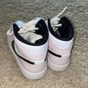 Nike Jordan 1 Mid Photo 2