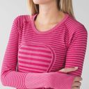 Lululemon  Swiftly Tech Long Sleeve Crew in Heathered Berry Rumble Size 6 Photo 4