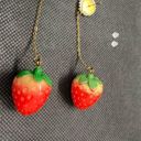 Daisy NWOT  Dangling Strawberry Earrings with Gold Hardware Photo 4