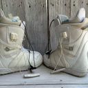 Burton Women’s  Snowboard Boots Size 7 White Photo 1