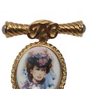 ma*rs Avon Honor Society  Albee Cameo Dangle Gold Tone Brooch Vintage 1996-97 Photo 2