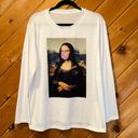 Bubblegum Mona Lisa blowing  graphic long sleeve tshirt Photo 0