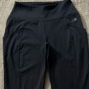 The North Face  Women's Motivation High Rise 7/8 Pants Size Small Photo 2