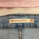 Levi's 725 High-Rise Bootcut Photo 3