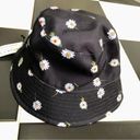 Alice + Olivia NWT  Reversible Daisy Bucket Hat Navy & White Floral 90s Y2K Vibes Photo 4