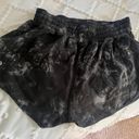 Lululemon Hotty Hot Short 2.5” Photo 0