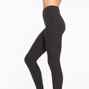 SKIMS  NWT Fits Everybody Leggings - Onyx color, very stretchy, butter soft Photo 4