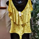 One Piece 7th Avenue Women’s Yellow Solid V-Neck SleeveLess  Bodysuit Size Large Photo 5