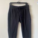 Champion  Lightweight Lounge Joggers in Black Photo 9