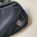 Lululemon everywhere belt bag 1L wordmark logo Photo 3