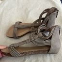 Adam Tucker Neve Flat Strappy Sandal Size 5.5 Gray Photo 6