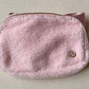 Lululemon everywhere belt bag 1L fleece pink/gold Photo 0