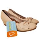 Baretraps  Lexia Memory Insole Beige Wedge Round Toe Bow Pumps 6.5 Photo 0