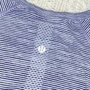 Lululemon athletic top with thumbholes size xsmall Photo 3