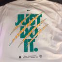 Nike T-Shirt Photo 1