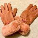 Women’s NWT pink soft gloves Photo 0