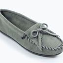 Minnetonka Kitty Gray Suede Leather Moccasin Hardsole Slip On Fringe Sz 5.5 New Photo 0