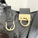 Salvatore Ferragamo black Ganci textured leather shoulder bag Photo 2