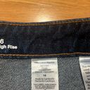 Time & Tru  women’s high rise jean shorts size 16. . Photo 2