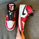 Nike Jordan 1 Mid Photo 1