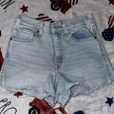 Levi’s Signature High-Rise Denim Shorts Photo 0