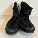 Minnetonka  Black Short Top Moccasins Size 9 Photo 2