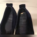 Gap  navy velvet slip on casual shoes sneakers women size 8.5 Photo 6