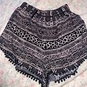 Island Gypsy Black And White Patterned Flowy Shorts Photo 0