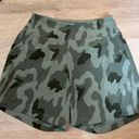 Mountain Hardwear  Camo High Rise Shorts Stretchy Sz Small Photo 0