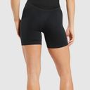 Gymshark  Sweatless Shorts in Black Photo 2