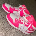 Jordan 1 mid hyper pink white Photo 2