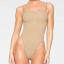 SKIMS STRAPLESS THONG BODYSUIT Photo 0