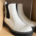 White boots Size 9 Photo 1