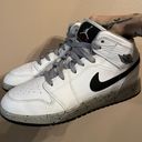 Air Jordans 1 Retro Mid GS ‘White Cement’ Photo 5