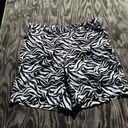 Jones New York  Sport Women's Size 8 Zebra Print Shorts Stretch Black White Y2k Photo 0