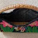 Super unique hand embroidered woven hand bag Photo 2