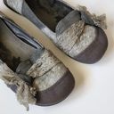 BKE  Tomgirl gray canvas lace bow contrast flats size 10 Photo 2