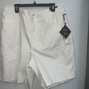 Ava & Viv New Sz 22 - Bermuda- Women's Plus Size High-Rise Jean Shorts - - White- Photo 2