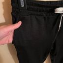 Vuori Performance Joggers in Black Heather Photo 4