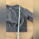 Cropped long sleeve athletic workout shirt gray size XL Photo 3