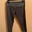 Vuori gray striped crop leggings Photo 0