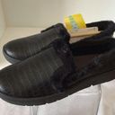 Bunny Casual Slip On Sneakers - NEW - BARE TRAPS - faux fur lining Size 6.5W Photo 1