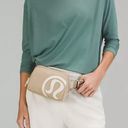 Lululemon Everywhere Belt Bag NWT Photo 4