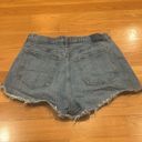 Abercrombie & Fitch  The mom high rises Jean shorts size 32/14 . Photo 7