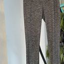 Old Navy Active Leggings in Grey size M Photo 2