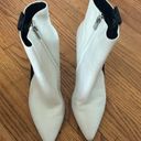 DKNY  white heeled boots Photo 0