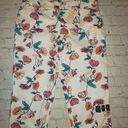 st. john's bay NWT  Women Size 8 White Posie Floral Secretly Slender Capri Pants Photo 0