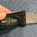 Nike  sun visor in gray with black check Photo 1